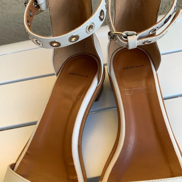 Aquatalia White leather sandals 7