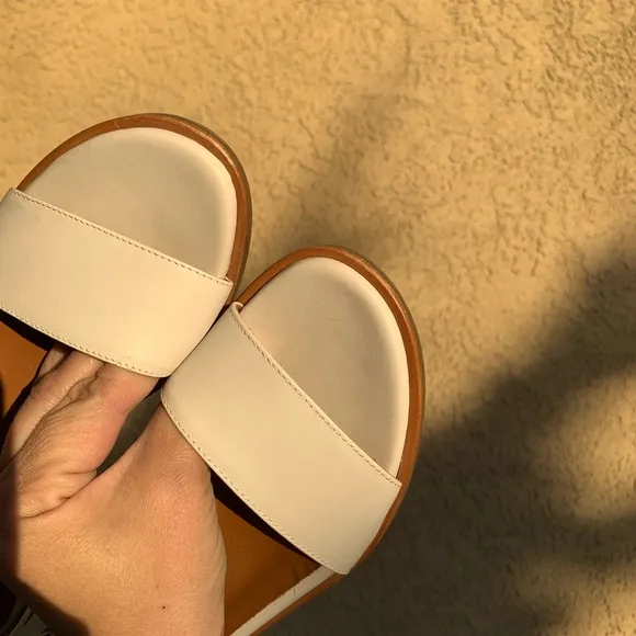 Aquatalia White leather sandals 7