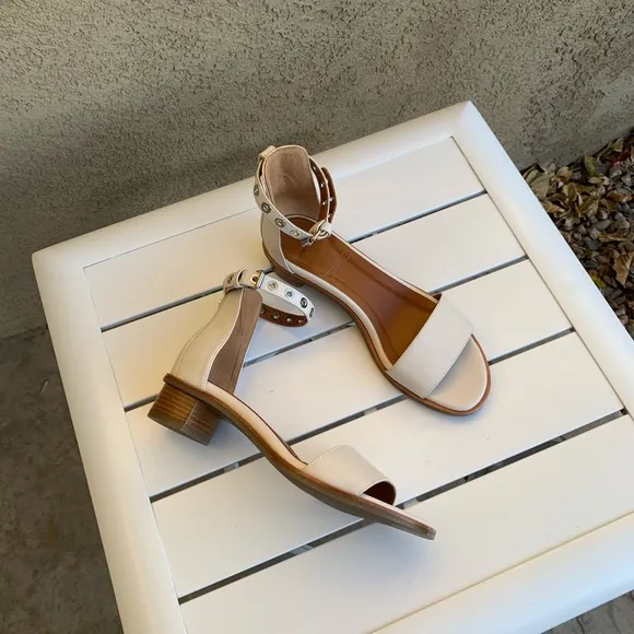 Aquatalia White leather sandals 7