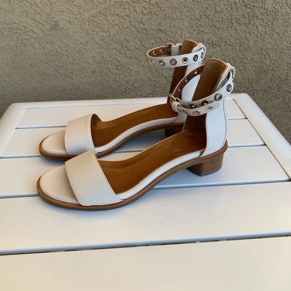 Aquatalia White leather sandals 7