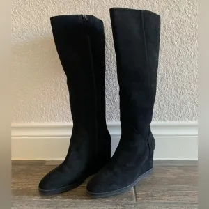 Aquatalia Women’s Black Suede Boots