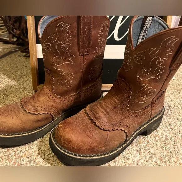 Ariat Babyfat Brown Leather Boots 8B worn to work fence small scratches buff out