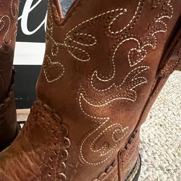 Ariat Babyfat Brown Leather Boots 8B worn to work fence small scratches buff out