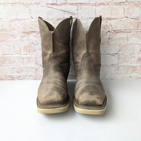 Ariat Brown Cowboy Boots with Distressed Leather and Rounded Toe