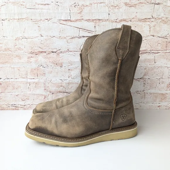 Ariat Brown Cowboy Boots with Distressed Leather and Rounded Toe