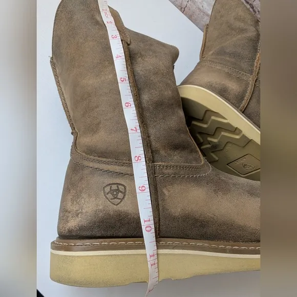 Ariat Brown Cowboy Boots with Distressed Leather and Rounded Toe
