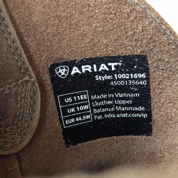 Ariat Brown Cowboy Boots with Distressed Leather and Rounded Toe