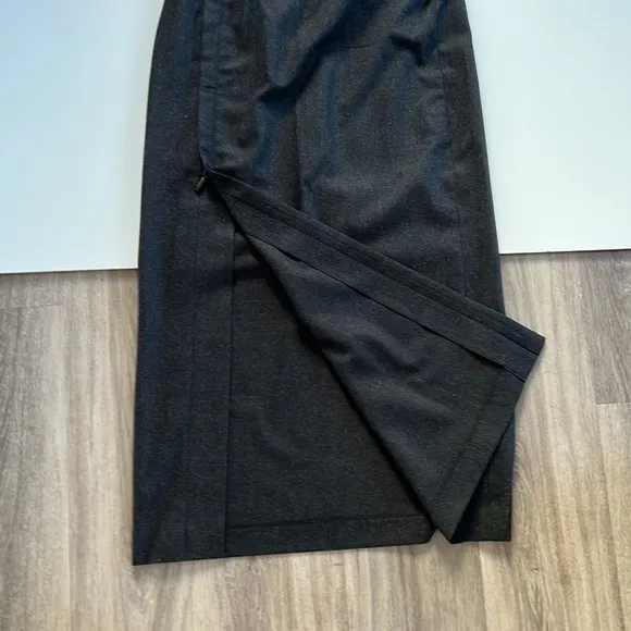 Armani Collezion Gray Maxj skirt 8 Zip Wool  Women’s Business casual Skirt