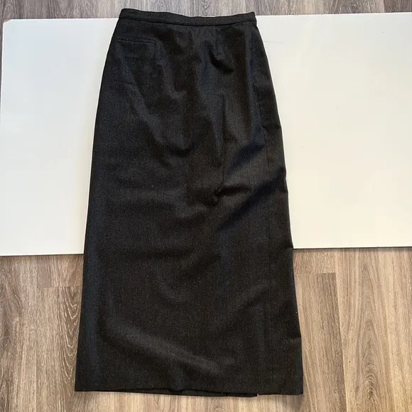 Armani Collezion Gray Maxj skirt 8 Zip Wool  Women’s Business casual Skirt