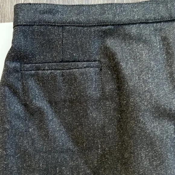 Armani Collezion Gray Maxj skirt 8 Zip Wool  Women’s Business casual Skirt