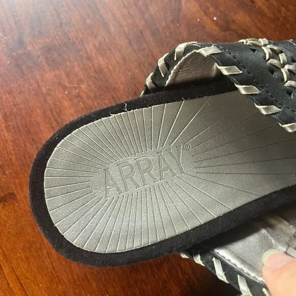 Array Moki Medallion Leather Sandals, Size 9