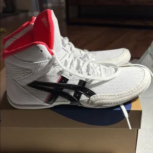 ASICS Men's White and Black Wrestling Shoes