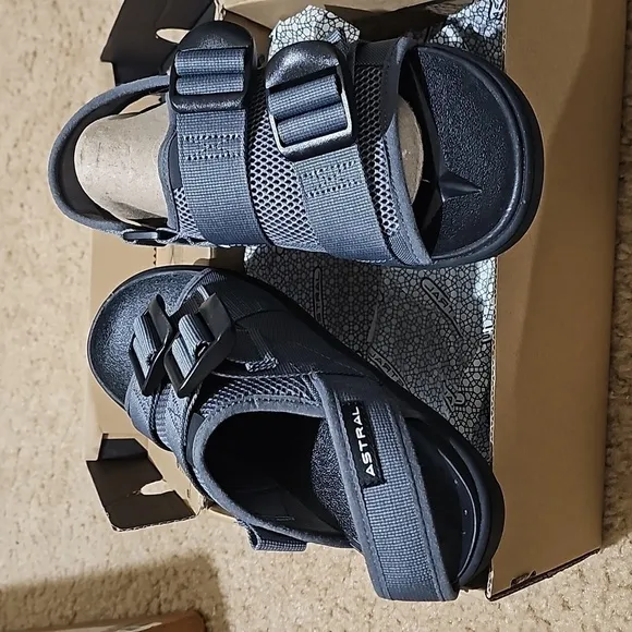 Astral Gray Stappy Sandals Size 8 NWB