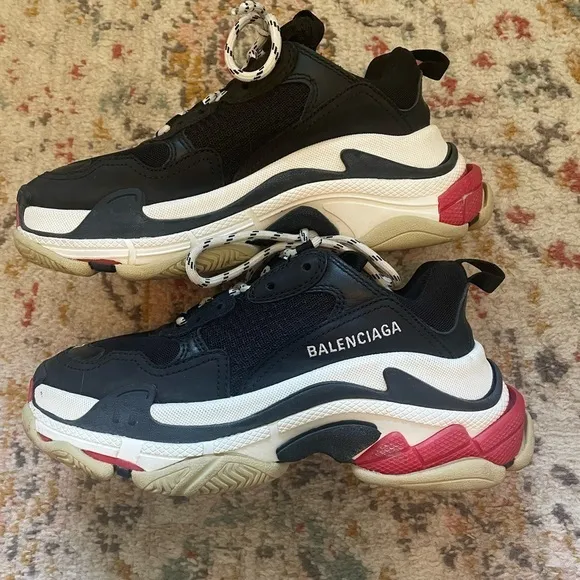 AUTHENTIC BALENCIAGA TRIPLE S SNEAKER IN BLACK‎