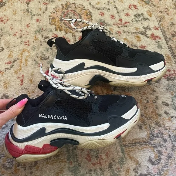 AUTHENTIC BALENCIAGA TRIPLE S SNEAKER IN BLACK‎