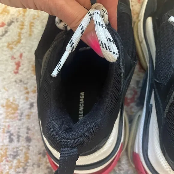AUTHENTIC BALENCIAGA TRIPLE S SNEAKER IN BLACK‎