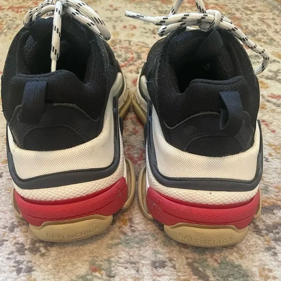 AUTHENTIC BALENCIAGA TRIPLE S SNEAKER IN BLACK‎