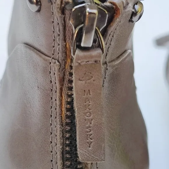 B Makowski Women's Ankle Boots Grey Leather Booties Metal Studs &amp; Toe Size 7.5M