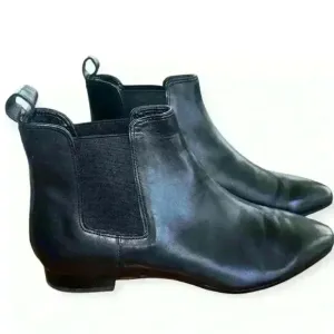 Banana Republic women’s black chelsea leather ankle boots size 6.5