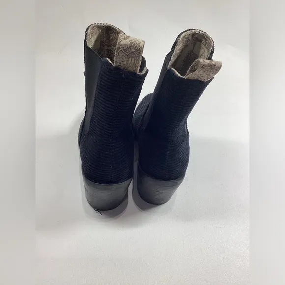 BAND OF GYPSIES Shadow Ankle Boots‎ Boho Black Corduroy Booties Women's Size 8
