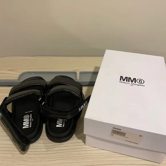 Barley worn, wonderful condition Maison Margiela sandals size 32(1 us)