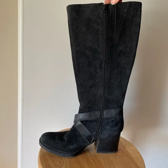 BØC Born Women’s Tall Suede Black Boots with Buckles W8.5