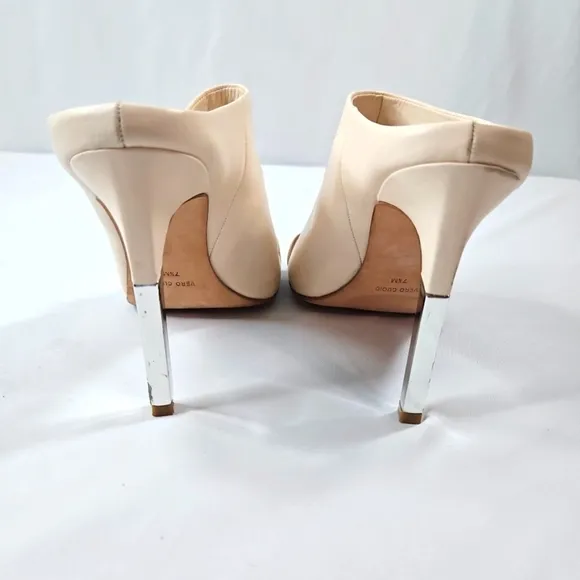 BCBGMAXAZRIA Cream Leather Heels Sz 7.5