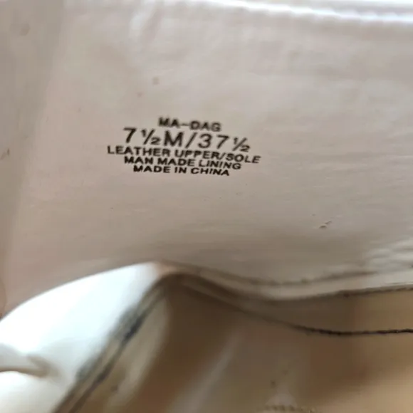 BCBGMAXAZRIA Cream Leather Heels Sz 7.5