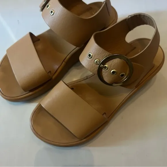 Beak swan platform sandals.