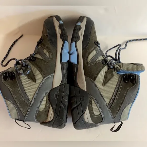 BearPaw-hiking boots in gray and blue.In excellent condition.Activewear Size 7