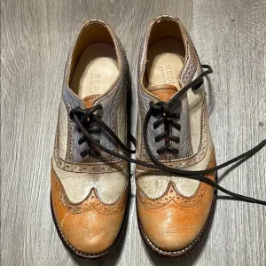 Bed Stu Lita women’s  Tan and Cream Oxford Shoes 7.5