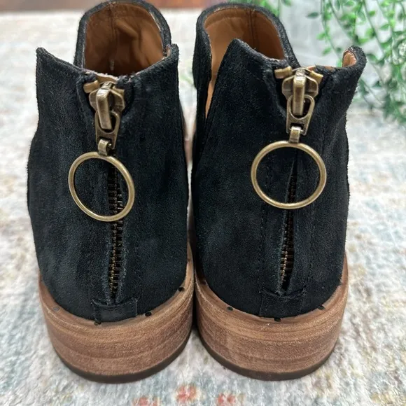 Beek ankle boots