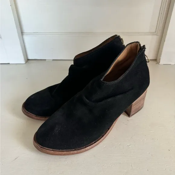 Beek black Eaglet ankle boots size 9.