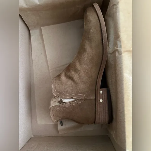 Beek Falcon Chestnut Brown Ankle Boots New in Box