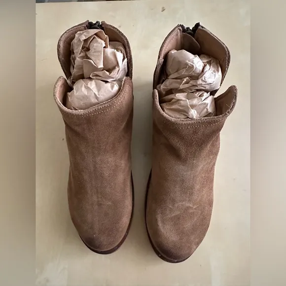 Beek Falcon Chestnut Brown Ankle Boots New in Box