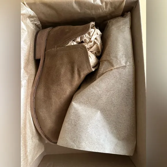 Beek Falcon Chestnut Brown Ankle Boots New in Box