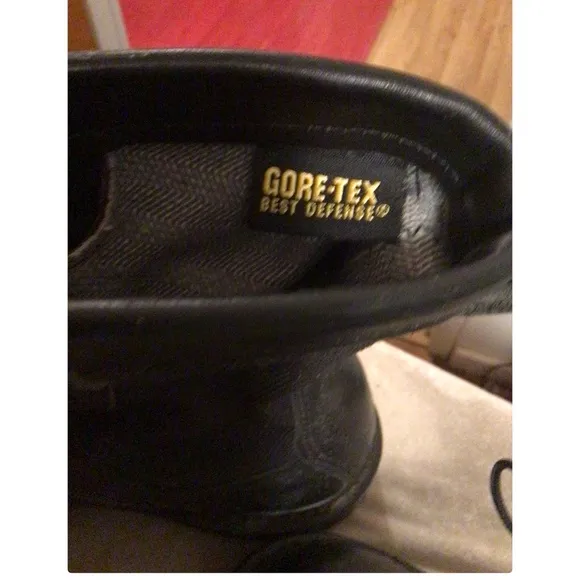 BELLIVELLE BLACK COMBAT BOOTS SZ 8.5 with VIBRAM SOLE AND GORTEX DEFENSE
