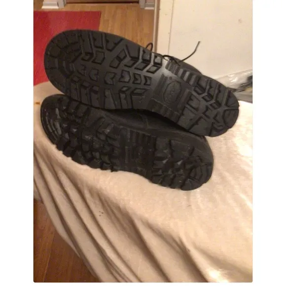 BELLIVELLE BLACK COMBAT BOOTS SZ 8.5 with VIBRAM SOLE AND GORTEX DEFENSE