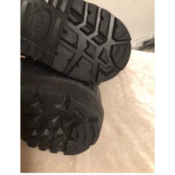 BELLIVELLE BLACK COMBAT BOOTS SZ 8.5 with VIBRAM SOLE AND GORTEX DEFENSE