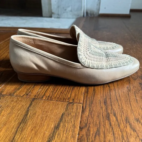Bernardo Women's Tan and Cream Loafers