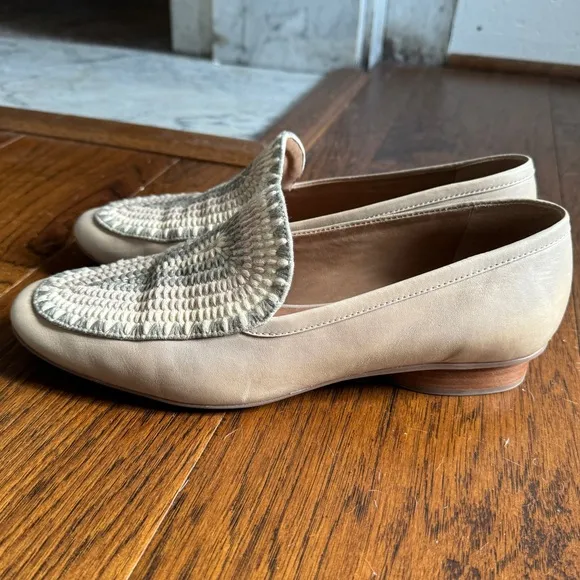 Bernardo Women's Tan and Cream Loafers