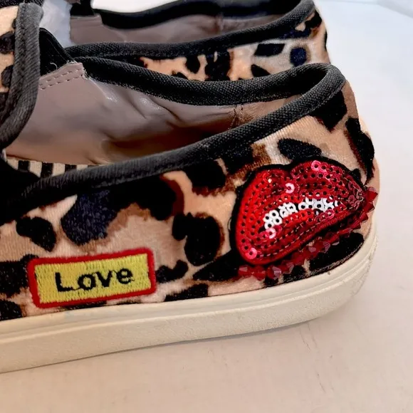 Betsey Johnson Coopers leopard suede like Embellished Slip on Black Sz 8.5