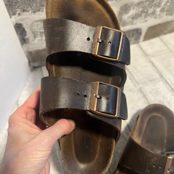 Birkenstock leather Arizona sandals size 37 6-6.5 brown