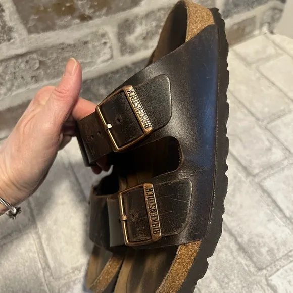Birkenstock leather Arizona sandals size 37 6-6.5 brown