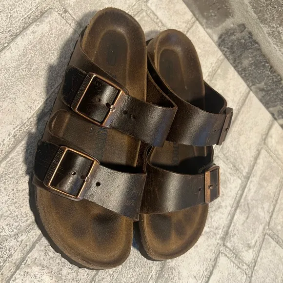 Birkenstock leather Arizona sandals size 37 6-6.5 brown
