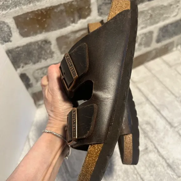 Birkenstock leather Arizona sandals size 37 6-6.5 brown