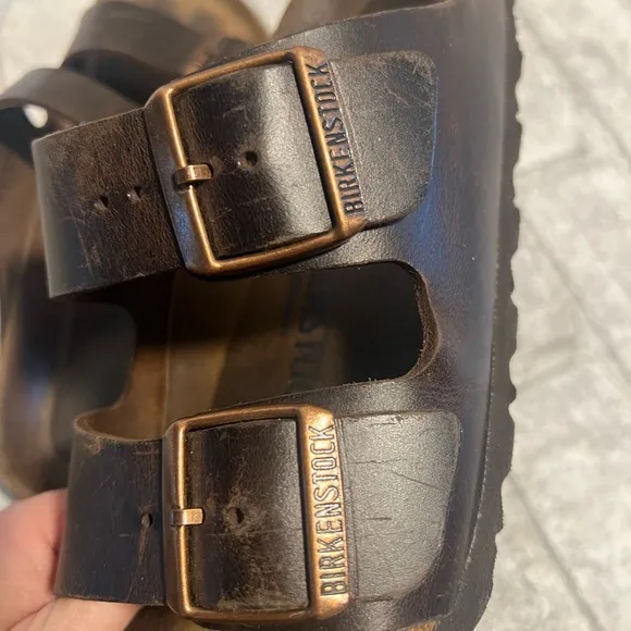Birkenstock leather Arizona sandals size 37 6-6.5 brown