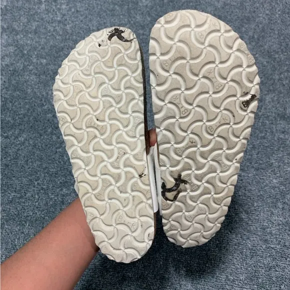 BIRKENSTOCK - White Gizeh Leather Sandals