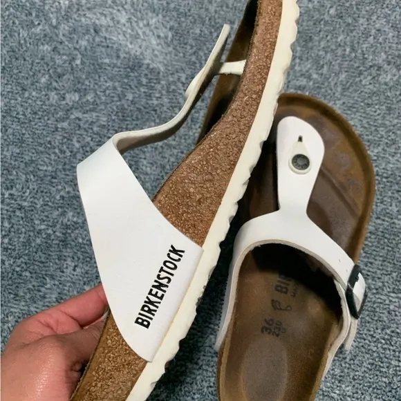 BIRKENSTOCK - White Gizeh Leather Sandals