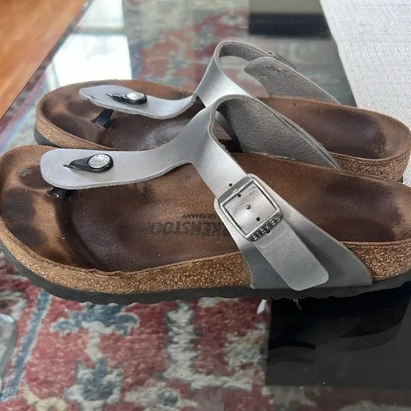 Birkenstock Women’s Gizeh Silver Sandals, silver color